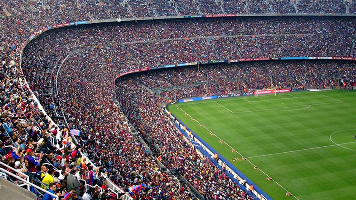 Bu kadarı da olmaz! Tribünde cinsel ilişkiye girdiler polisler müdahale etti