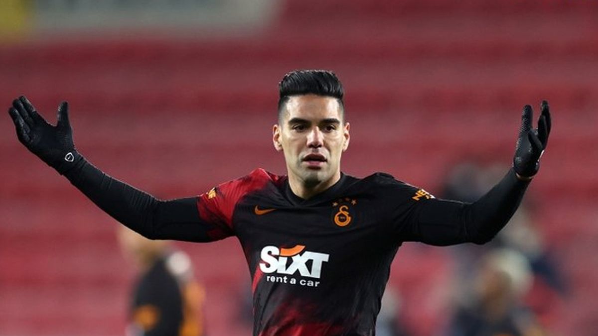 Burak Elmas Galatasaray'dan Ayrılan Radamel Falcao'nun Maliyetini Açıkladı!