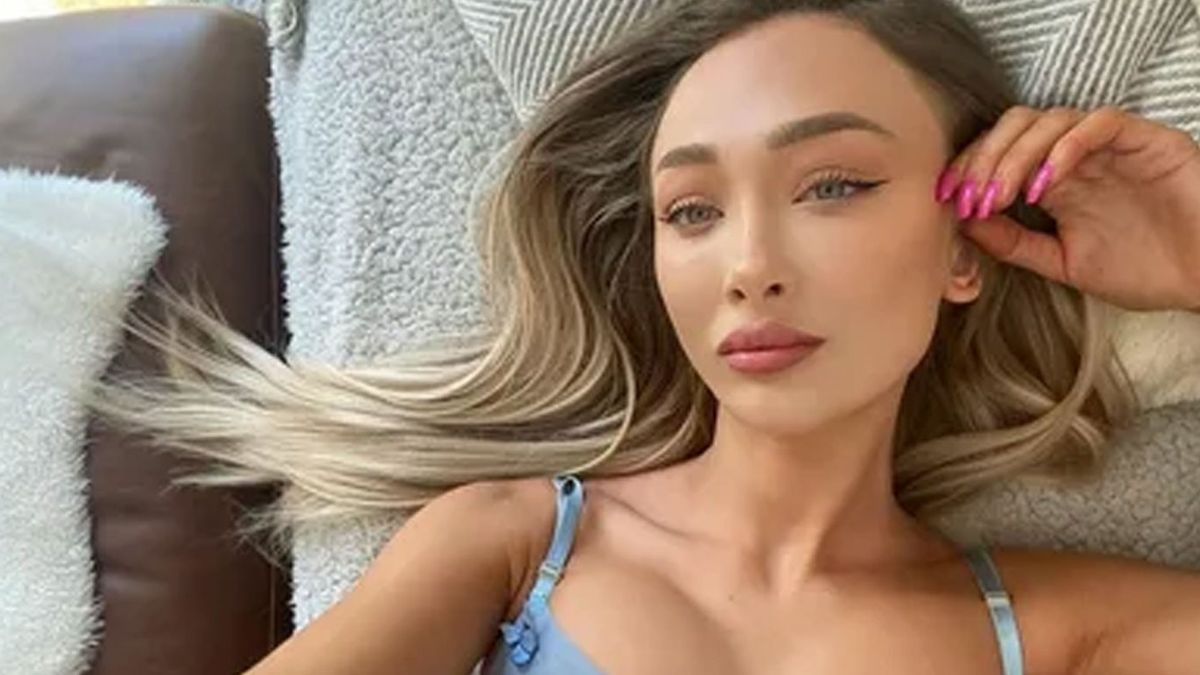 Çıplak fotoğraflarını satarak para kazanan kızdan annesine açıklayamayacağı pahalılıkta hediye! Terfi ettim yalanıyla süsleyecek…
