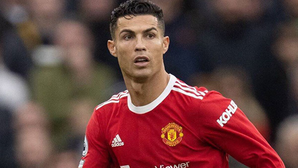 Dünyaca ünlü futbol yıldızı Cristiano Ronaldo estetiklere doymuyor! Ünlü futbolcu bu kez cinsel organını büyüttü!