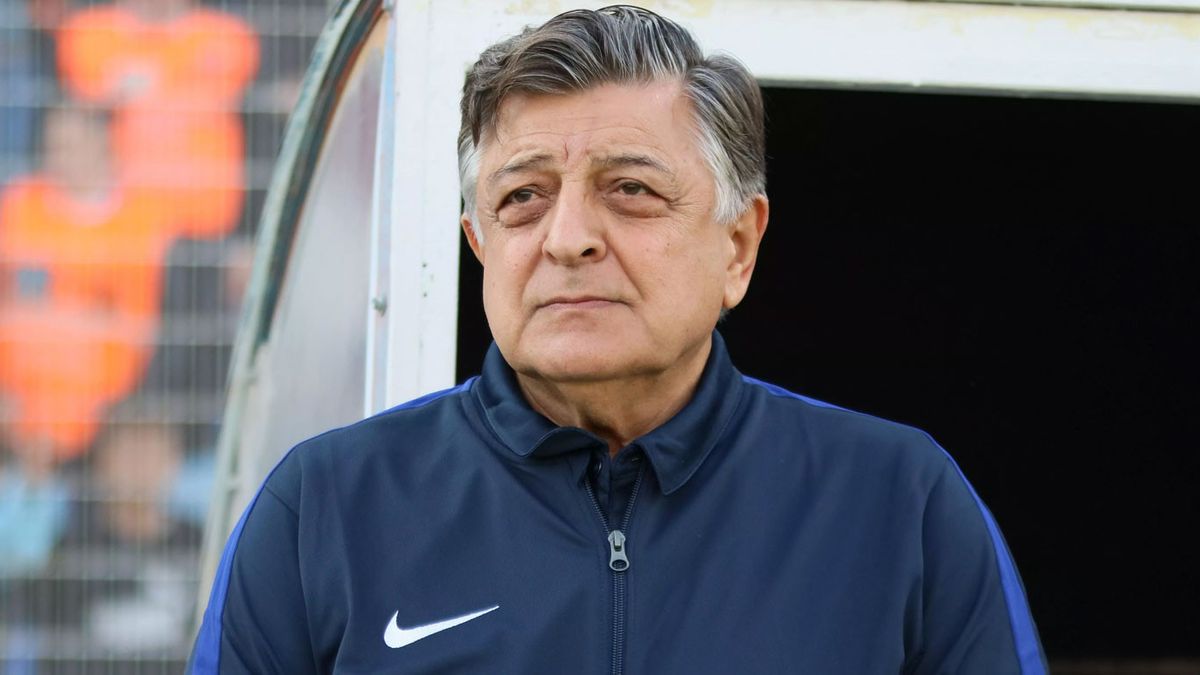 Yılmaz Vural çapkınlık turlarında! Evli ve üç çocuk babası olan Yılmaz Vural, iki sevgilisiyle Cihangir gecelerinin altını üstüne getirdi