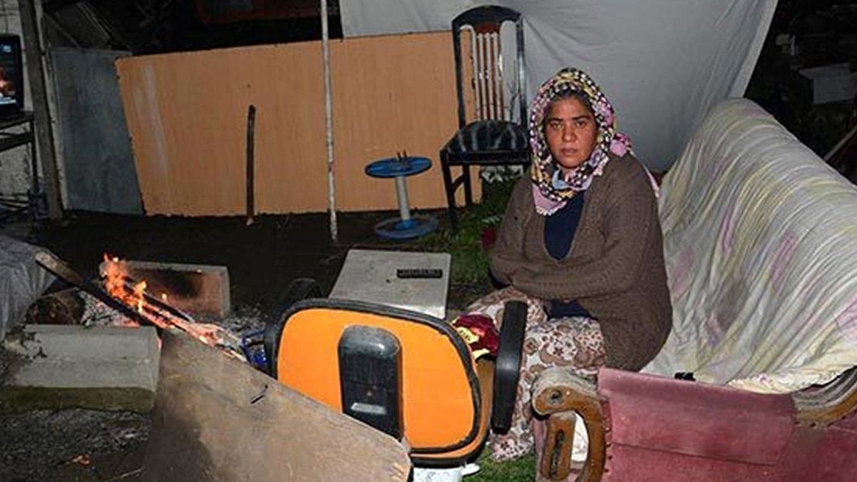 Evsiz kadın ünlü şarkıcının öz kardeşi çıktı!