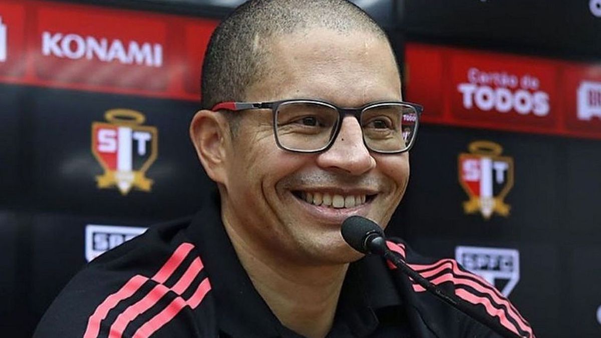 Süper Lig ekiplerinden Hatayspor, Fenerbahçe efsanesi Alex de Souza'yı takımın teknik direktörü yapmak istiyor!