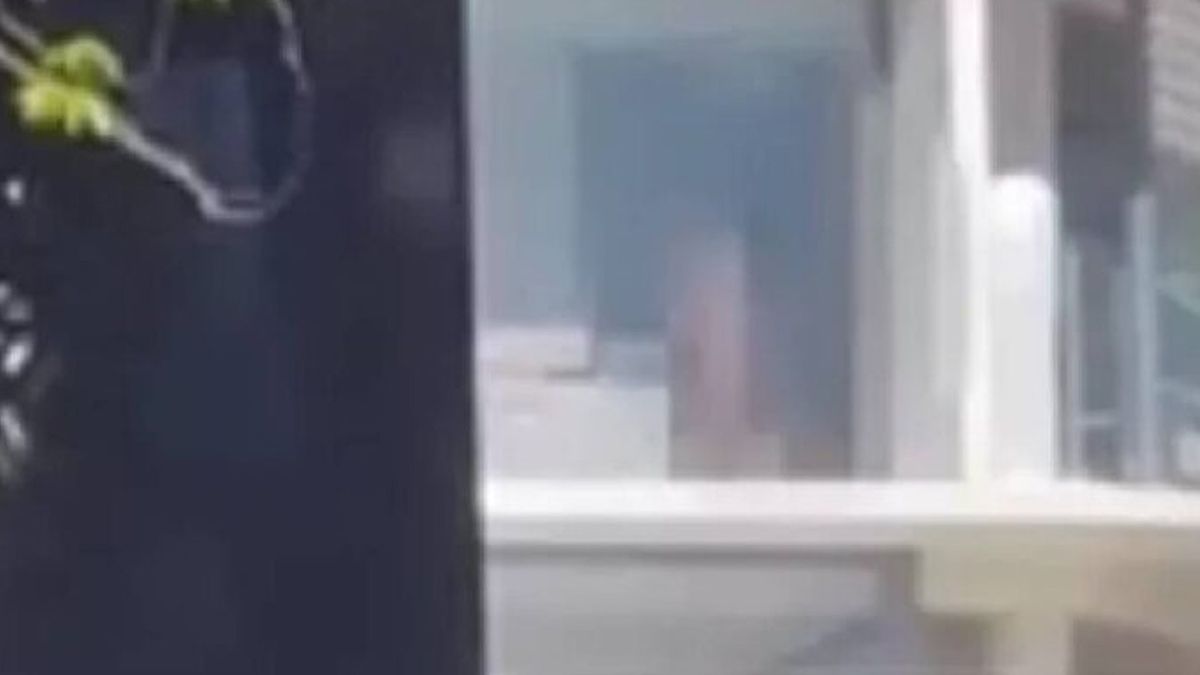 Umursamazlıkları çevredekileri sinirlendirdi: Perdelerini kapatmadan cinsel ilişkiye girdiler, yoldan geçenler izledi