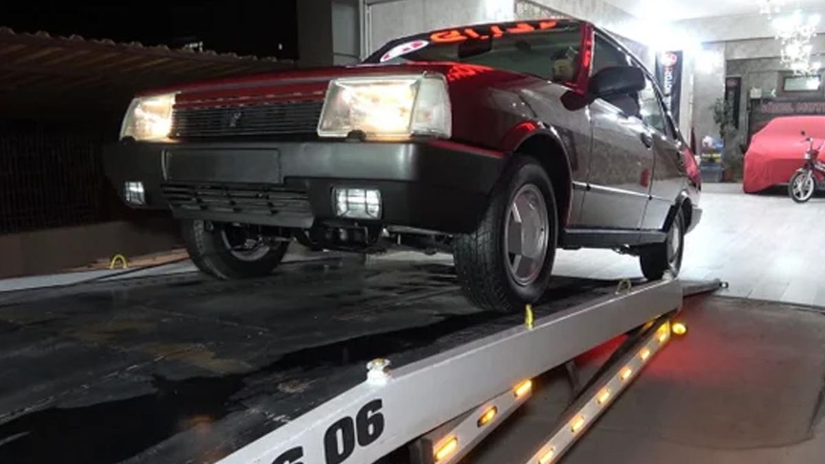 24 yıldır trafiğe çıkmıyordu! 1991 model Tofaş rekor fiyata satıldı!