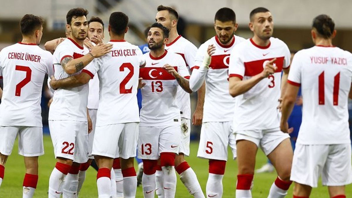 A Milli Takım'ın yıldız oyuncusu Zeki Çelik, Roma'ya transfer oldu!