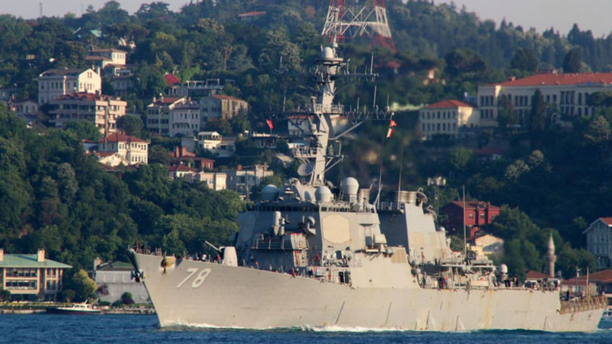 ABD'ye Ait 2 Savaş Gemisi Boğaz'dan geçti