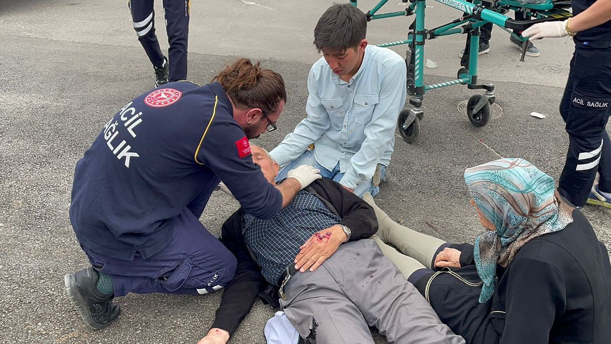 Aksaray'daki trafik kazada yaşlı çift yaralandı!