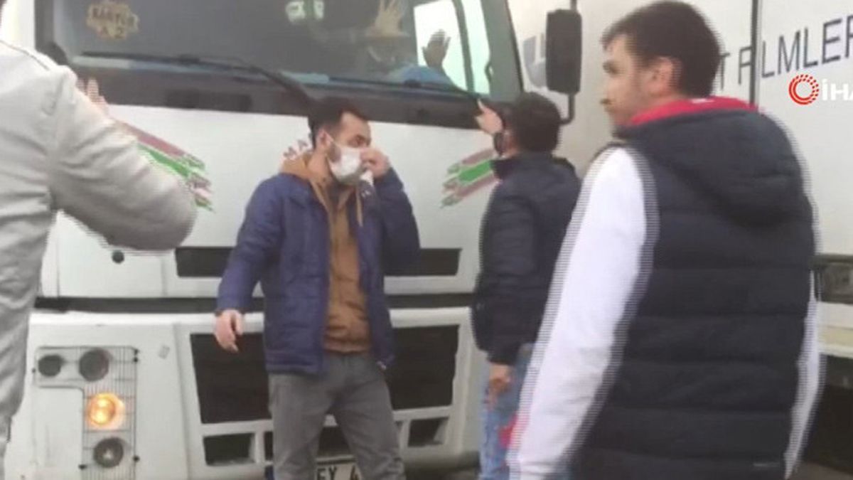 Avcılar'da Sürücülerin Yol Verme Kavgası