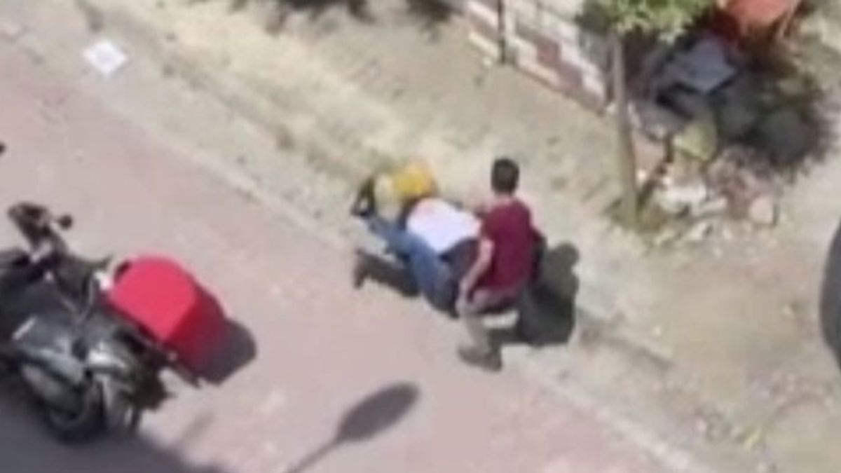 Avcılar'daki Kuryelerin Tekme Tokat Yol Verme Kavgası