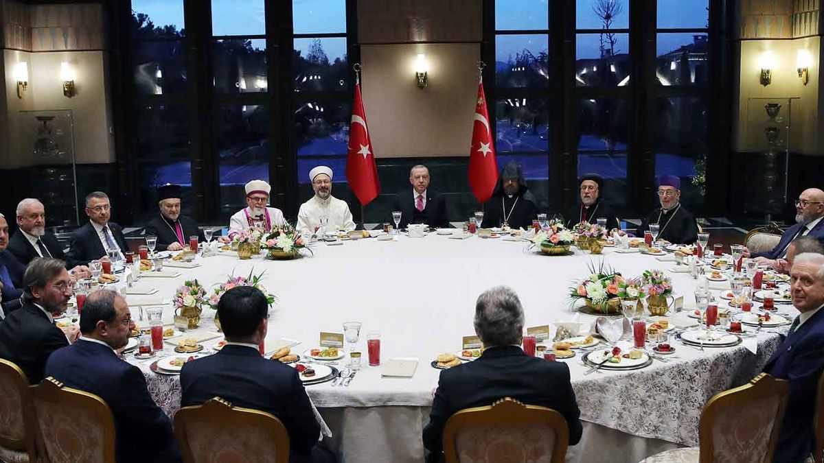  Başkan Erdoğan dini azınlık cemaatlerinin temsilcileriyle Cumhurbaşkanlığı Külliyesi'nde iftar yaptı!