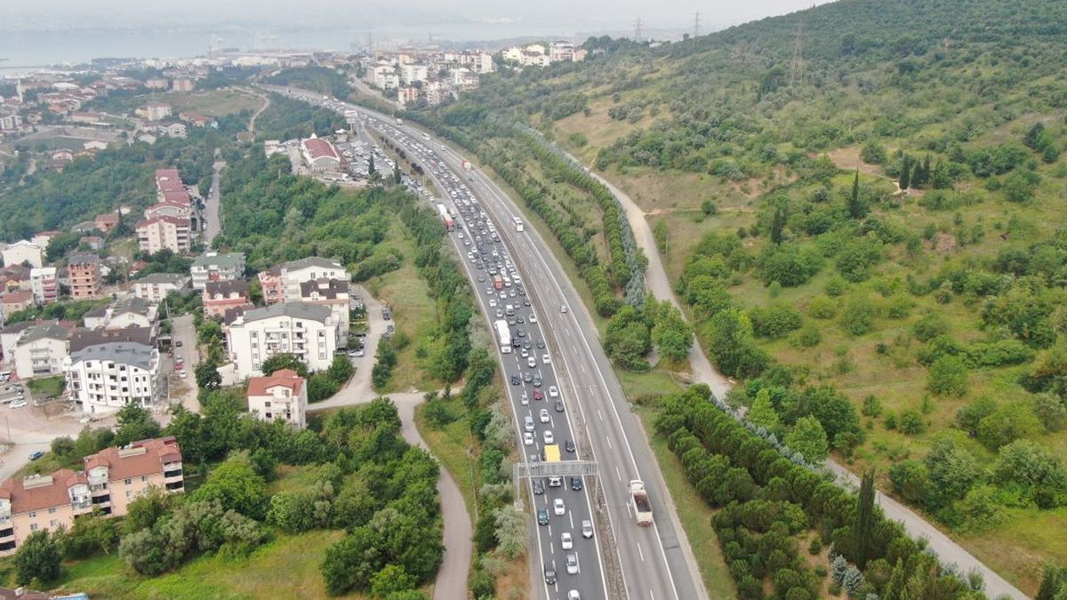 Bayram Tatili Başladı: TEM'de Yoğunluk Var