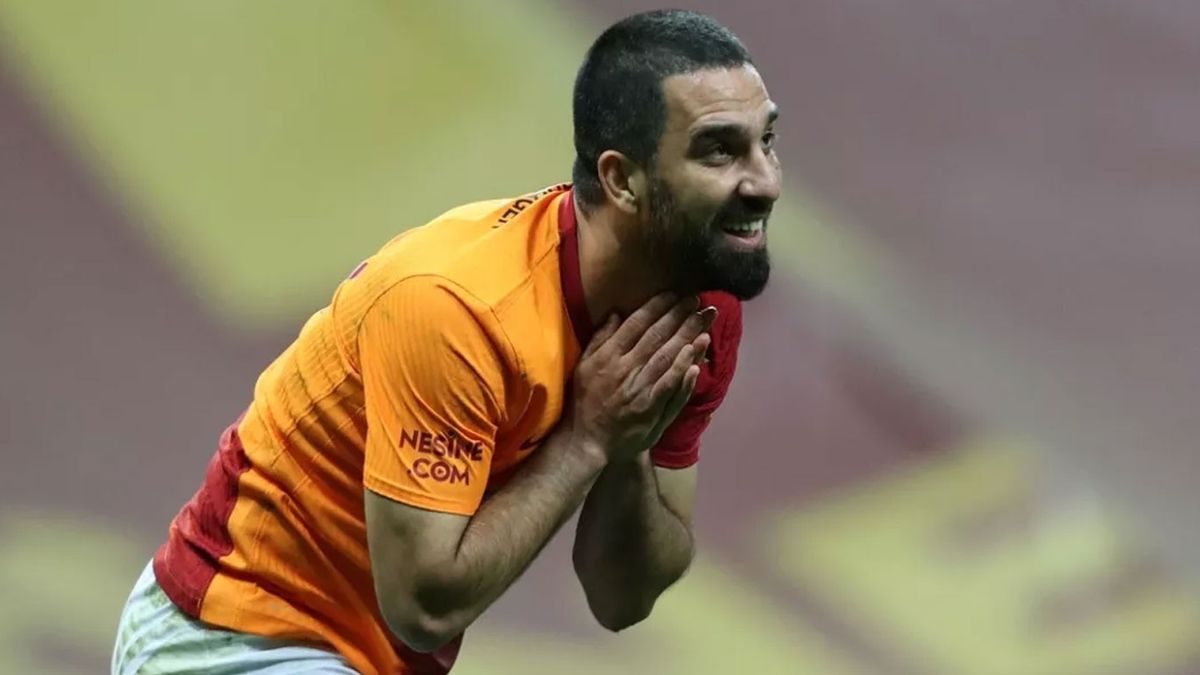 Bodrum FK - Eyüpspor maçında ortalık kızıştı: Arda Turan yaralandı, o anlar kameraya yansıdı!