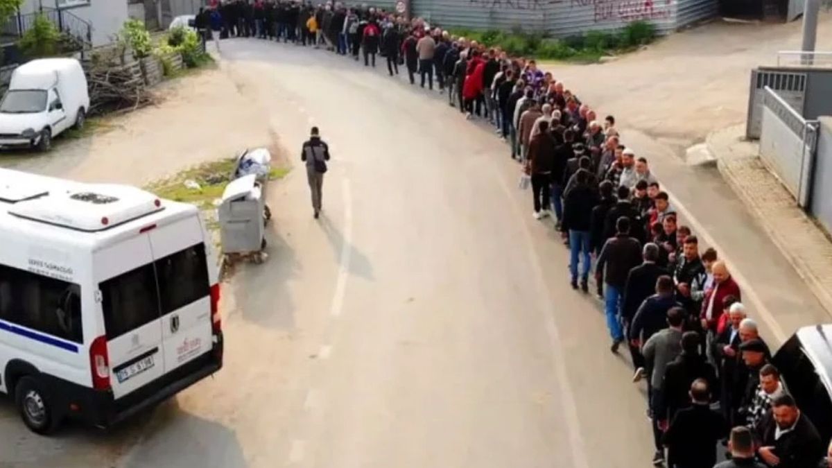 Bursa'da 1 kilometrelik bayramlaşma kuyruğu oluştu!