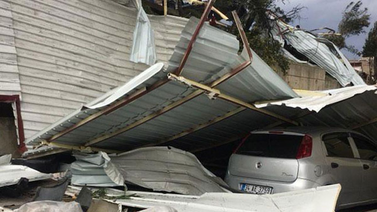 Bursa'da Hortum Sanayi Sitesini Dağıttı