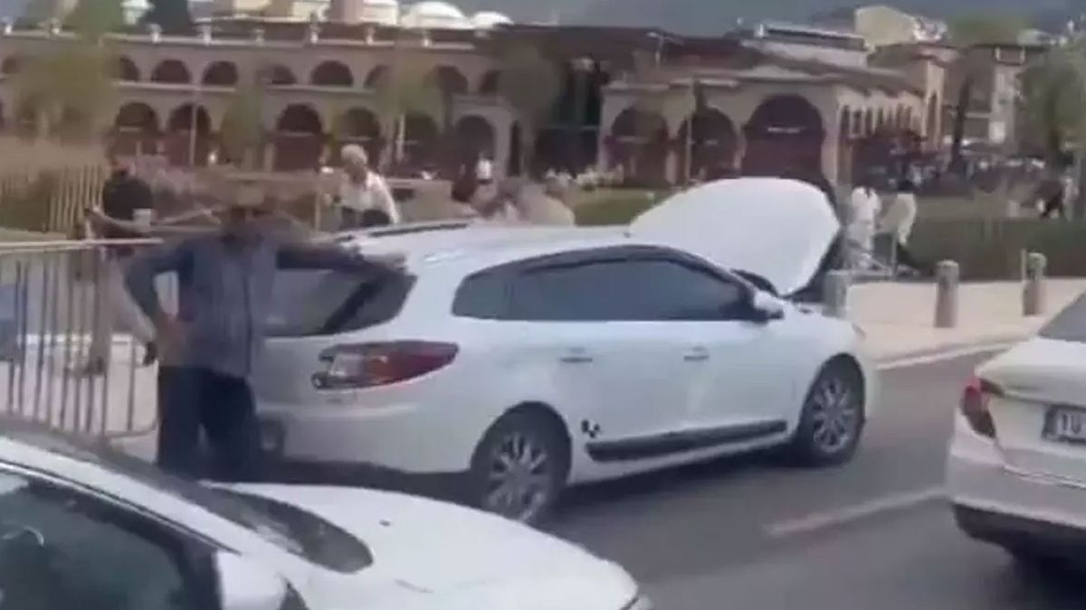 Bursa’da ilginç görüntü: Park yasağını delmek için akla hayale gelmeyen bir yol izlediler!