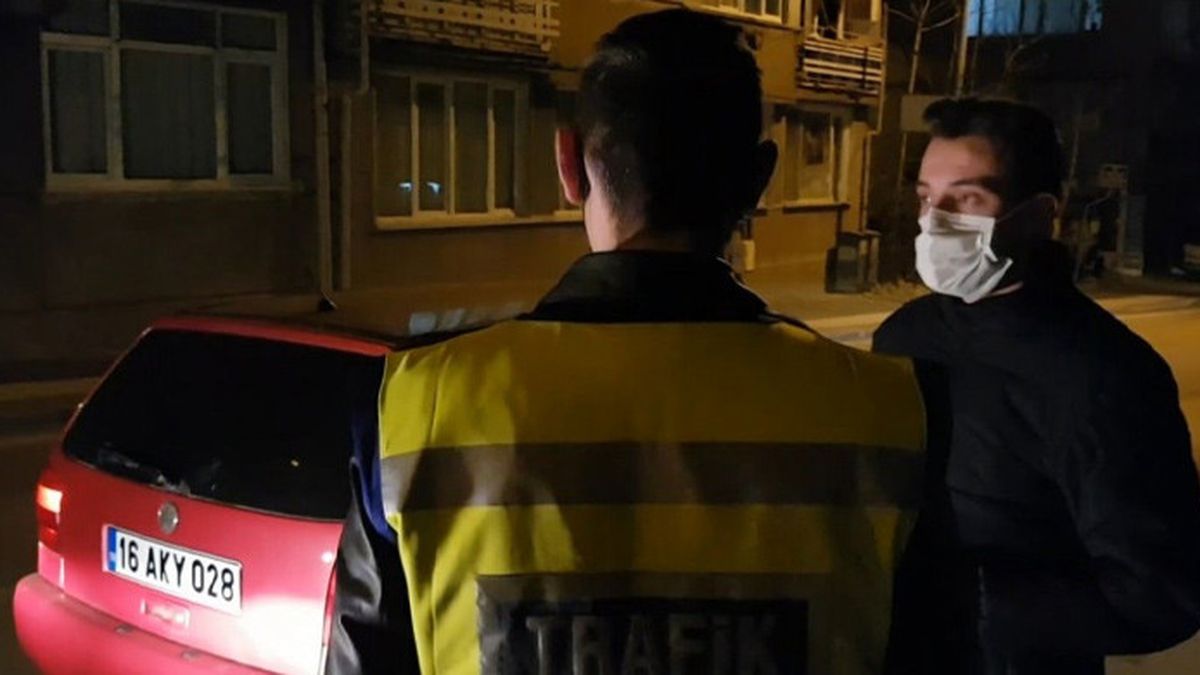 Bursa'daki Otomobilden Çıkan Ses, Polisi Şaşkına Çevirdi
