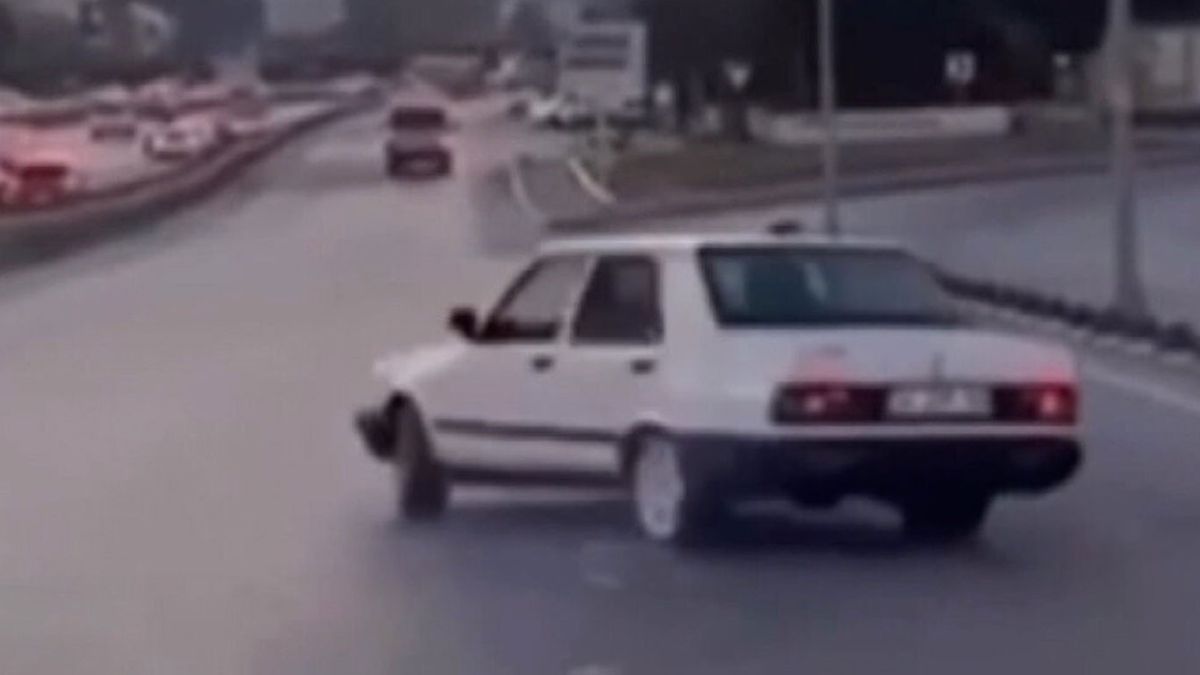 Çekmeköy'de Yolu Kapatıp Drift Atan Sorumsuz Sürücü Yakalandı: 9 Bin 125 Lira İdari Para Cezası Uygulandı!