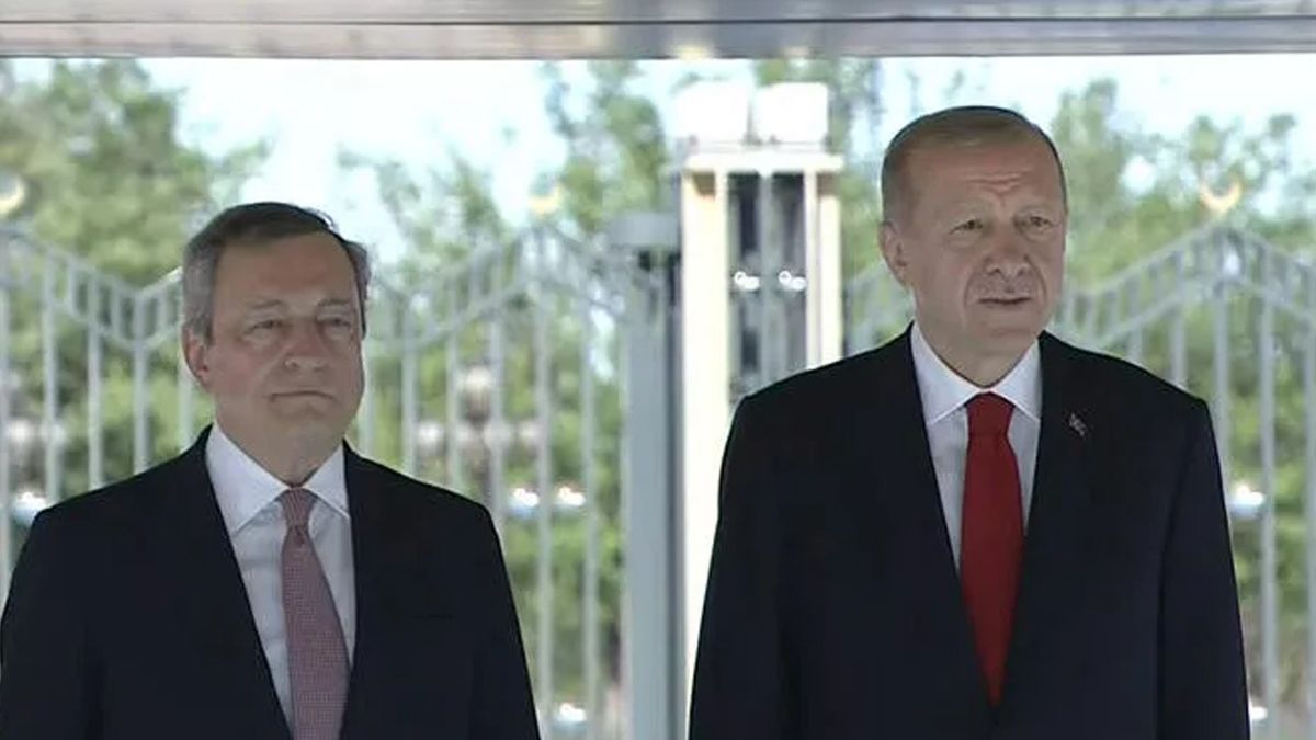 Cumhurbaşkanı Recep Tayyip Erdoğan İtalya Başbakanı Draghi'yi resmi tören eşliğinde karşıladı!