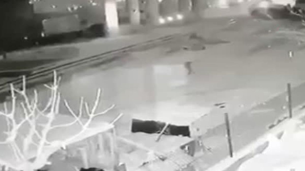 Denizli'de Trenin Çarptığı Minibüsten Son Anda Atladılar! O Anlar Kameraya Yansıdı