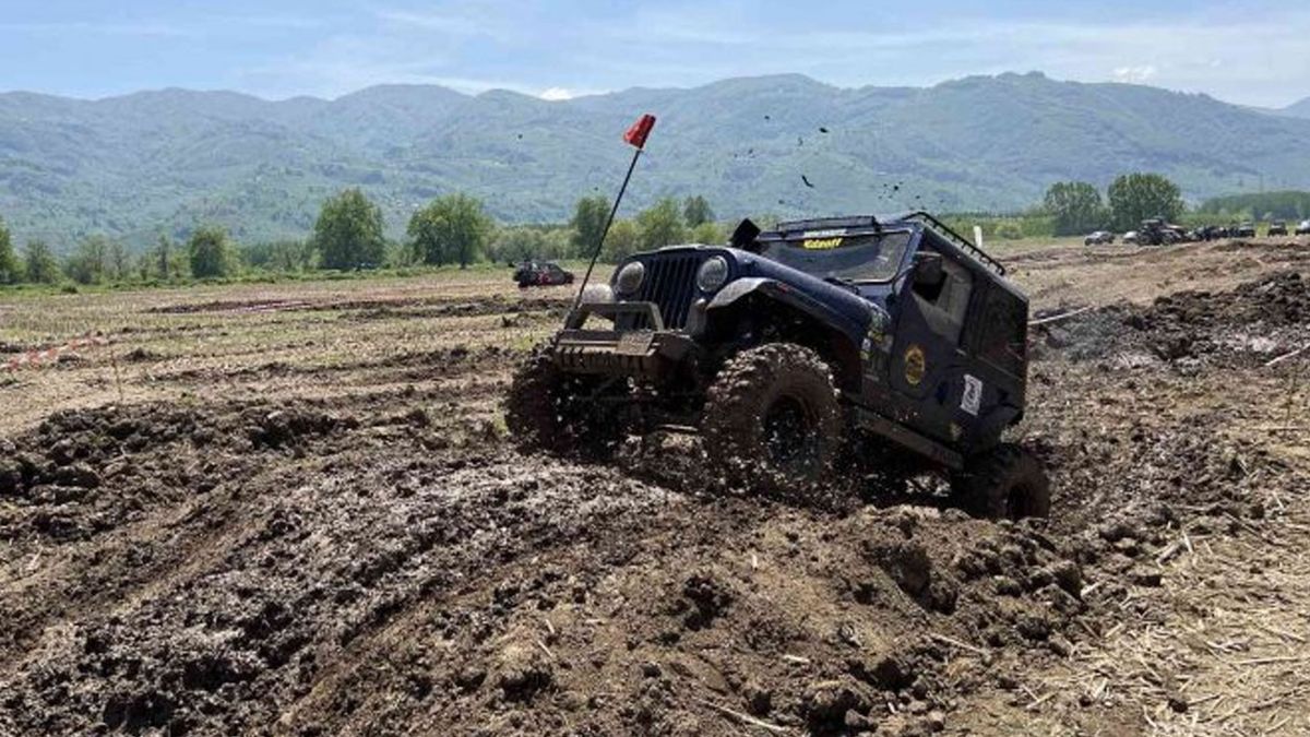 Düzce'de off-road yarışları renkli görüntülere sahne oldu