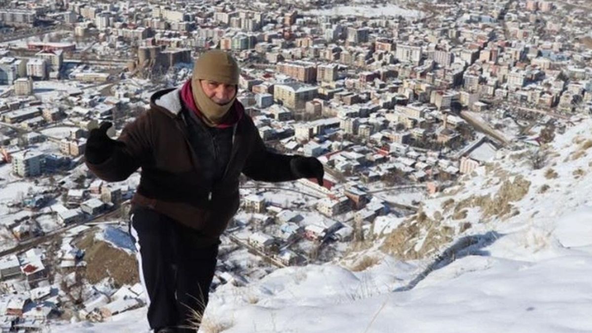 Erzurum'daki yaşlı adam sosyal medyada gündem oldu: Dağa 10 dakikada tırmanıyor