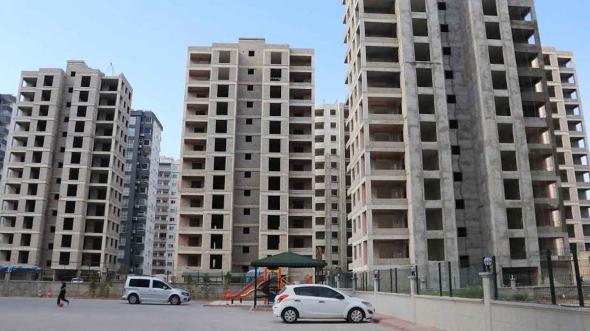Fırsatçılar fiyatları ikiye katladı: Ev fiyatlarına saatlik zam yapılıyor!
