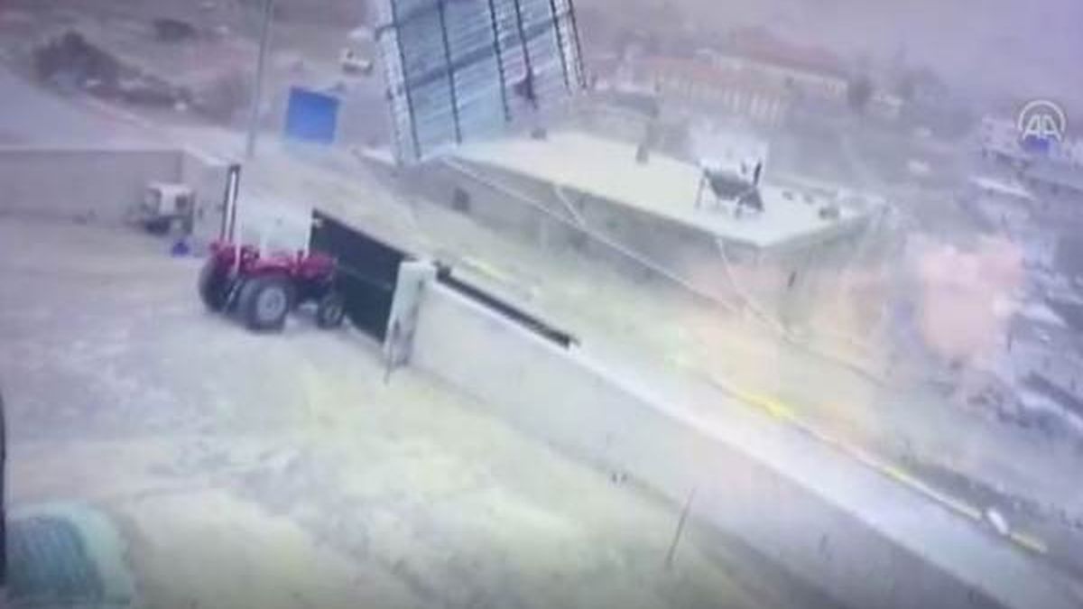 Garaj Çatısının Uçma Anı Kamerada