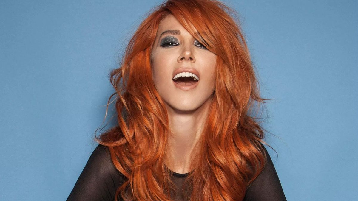 Hande Yener Kamera Karşısına Yarı Çıplak Çıktı