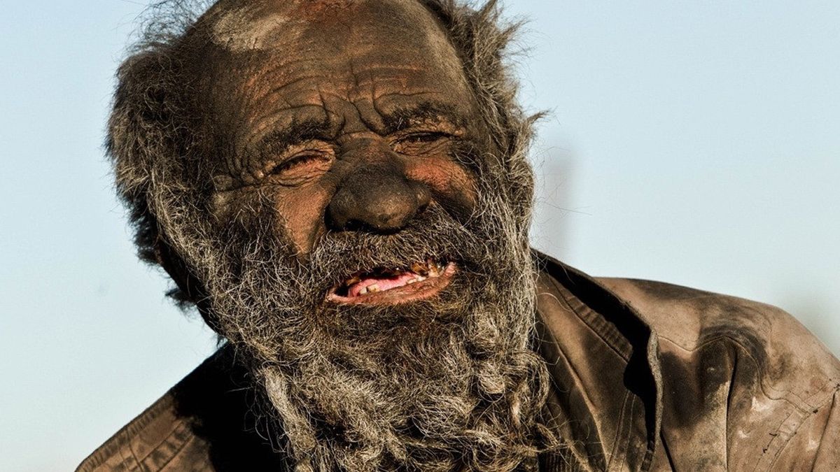 İran'da Yaşayan Yaşlı Adam 65 Yıldır Suya Dokunmuyor
