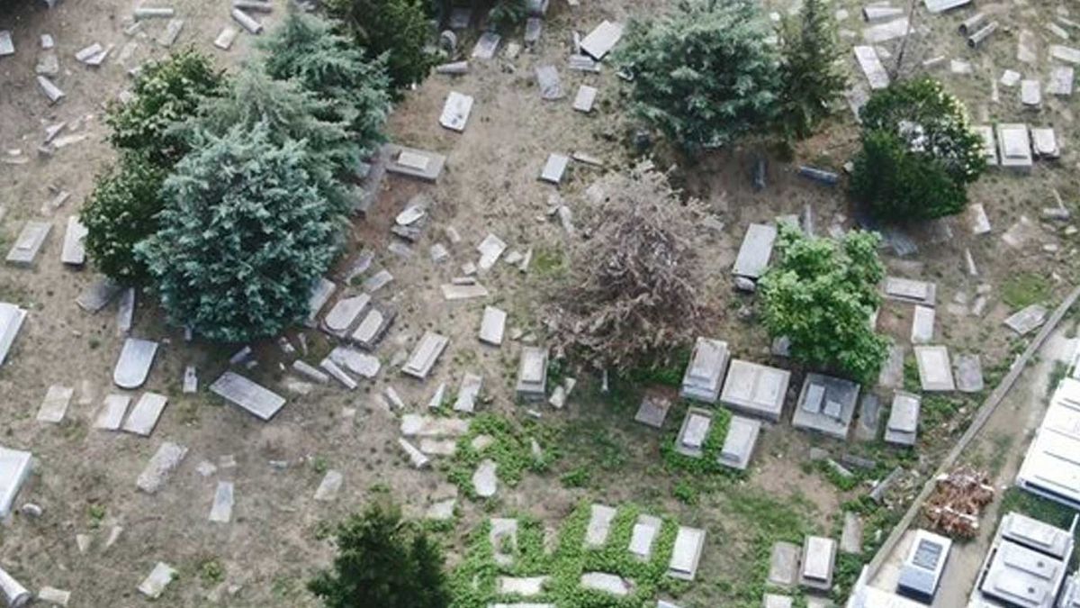 İstanbul'da akılalmaz olay! 81 mezarlığın mermer taşı kırılarak tahrip edildi, incelemeler başladı