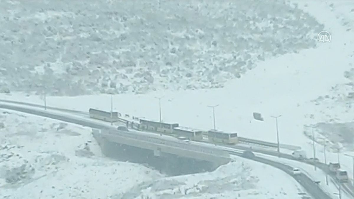 İstanbul'da İETT Otobüsleri Yolda Kaldı!
