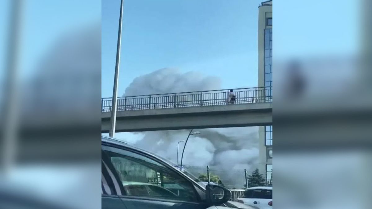 İstanbul'da korkutan patlama! Oto tamircisinde meydana gelen patlama anbean kameralara böyle yansıdı