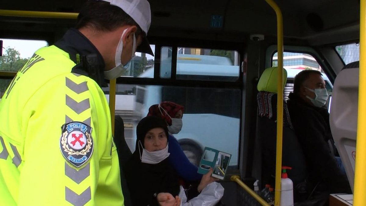 Maltepe'de Maske Takmayan Kadın Ceza Makbuzunu Yırttı