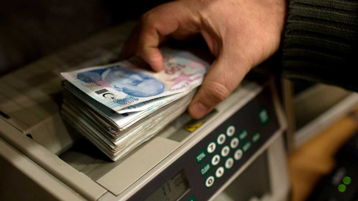 Memur ve emekli zammı ne kadar olacak, peki yeni maaşlar ne olacak? Memur ve emekliye büyük zam yolda: İşte tam liste