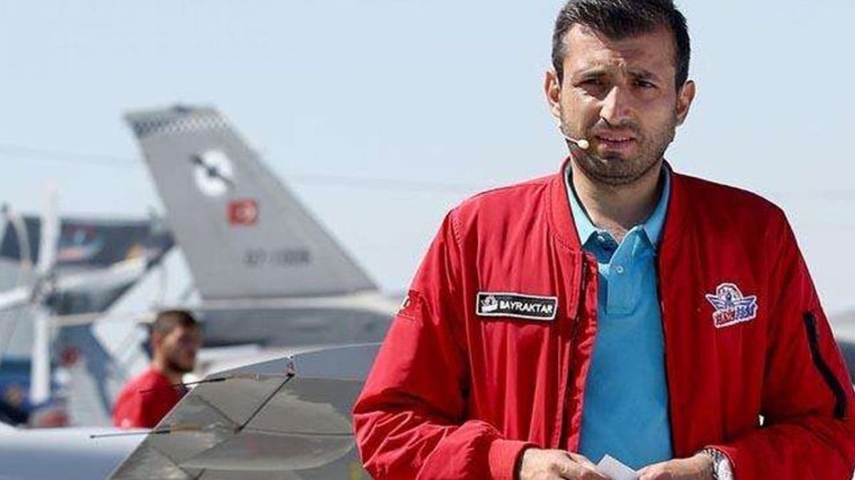 Selçuk Bayraktar Gençlerin Ricasını Kırmadı! Öğrencilerin Hazırladığı Otonom Araçları İnceledi