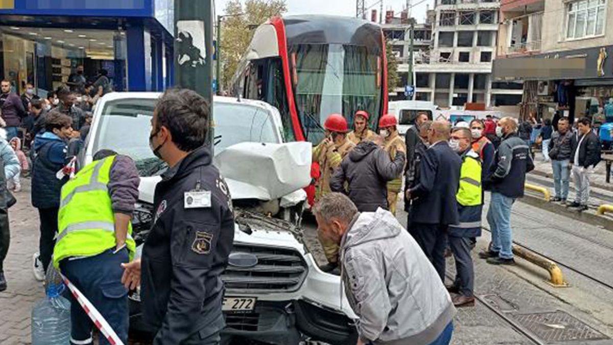 Son Dakika: İstanbul Zeytinburnu'nda Tramvay İle Araç Çarpıştı! Seferler Aksadı