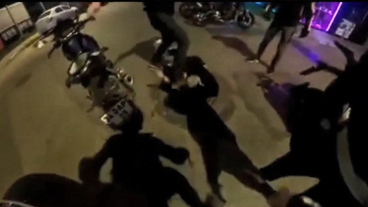 Ümraniye'de Sinyal Vermeyen Otomobil Sürücü Darbedildi!