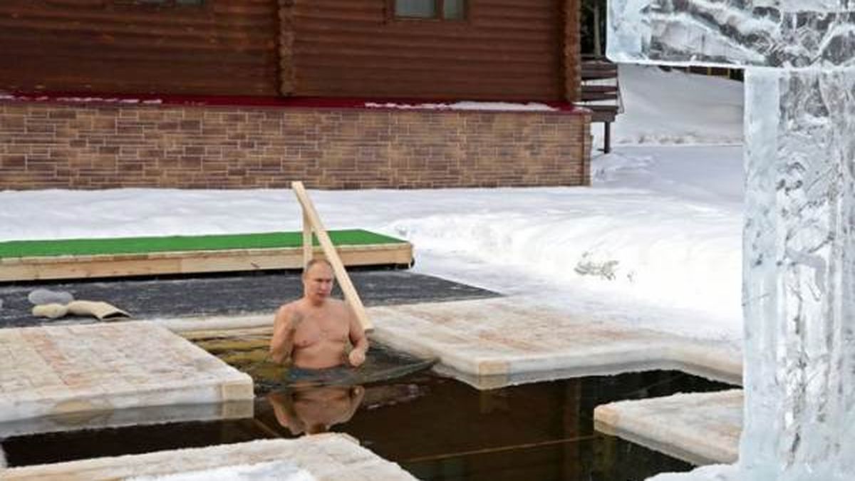 Putin'in Buzlu Suya Girdiği Anlar