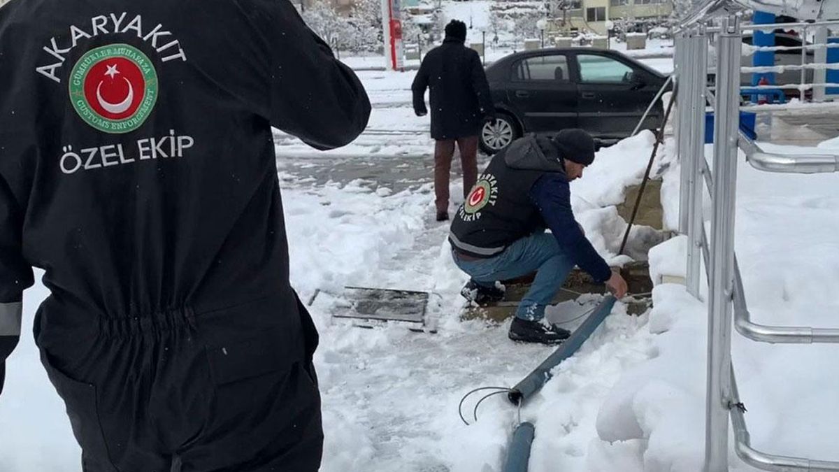Yükselen fiyatlar bunu da yaptırdı! Fırsatçılardan kaçak akaryakıt düzeneği
