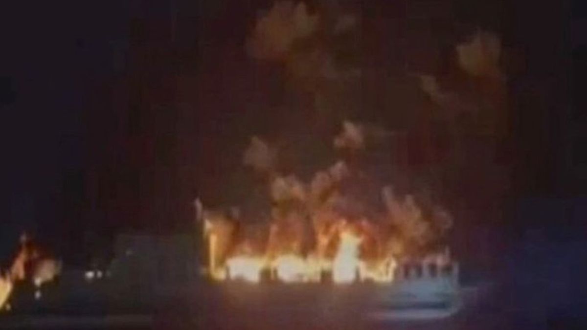 Yunanistan'da Yangın Paniği! Çıkan Yangın 288 Kişiyi Gemiye Hapsetti