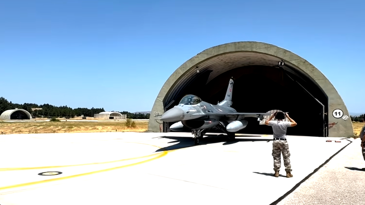 Karadeniz semalarında F-16 hareketliliği: MSB eğitim uçuşu görüntülerini paylaştı