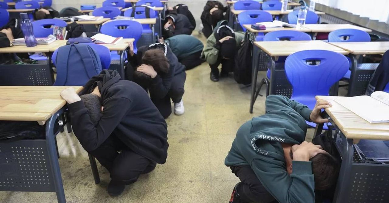 12 Kasım Deprem Tatbikatı 12 Kasım Deprem Tatbikatı