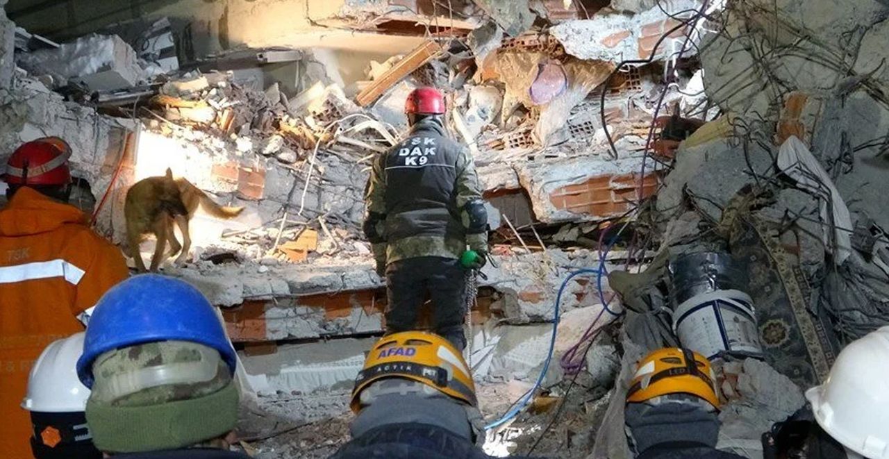 12 kişiyi kurtardı 12 kişiyi kurtardı