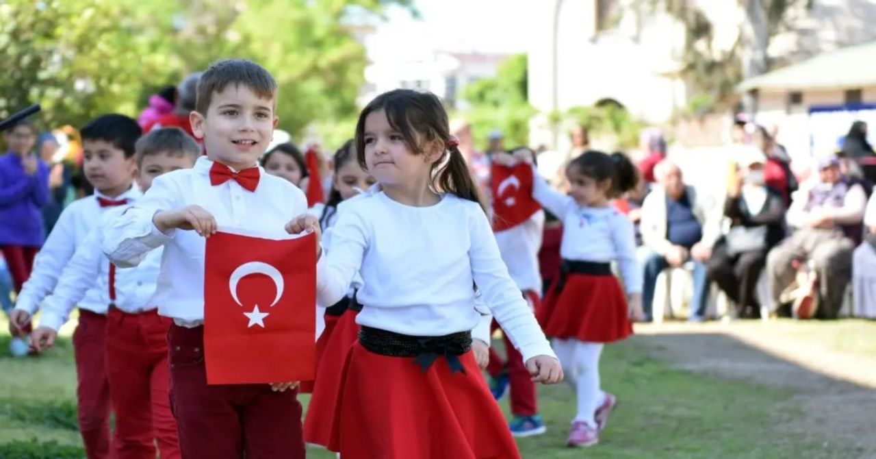 22 Nisan yarım gün mü, okullar tatil mi? 24 Nisan bankalar açık olacak mı? 22 Nisan yarım gün mü, okullar tatil mi? 24 Nisan bankalar açık olacak mı?