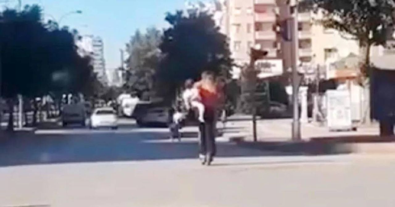 3 kişi scootera bindiler 3 kişi scootera bindiler