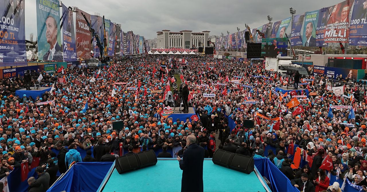 31 Mart yerel seçime 1 hafta kaldı. AK Parti seçim çalışması için mitinglerine devam ediyor. Büyük mitinglerinden birini ise Ankara 31 Mart yerel seçime 1 hafta kaldı. AK Parti seçim çalışması için mitinglerine devam ediyor. Büyük mitinglerinden birini ise Ankara