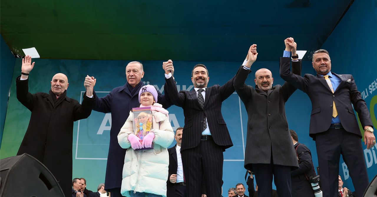 31 Mart yerel seçime 1 hafta kaldı. AK Parti seçim çalışması için mitinglerine devam ediyor. Büyük mitinglerinden birini ise Ankara 31 Mart yerel seçime 1 hafta kaldı. AK Parti seçim çalışması için mitinglerine devam ediyor. Büyük mitinglerinden birini ise Ankara