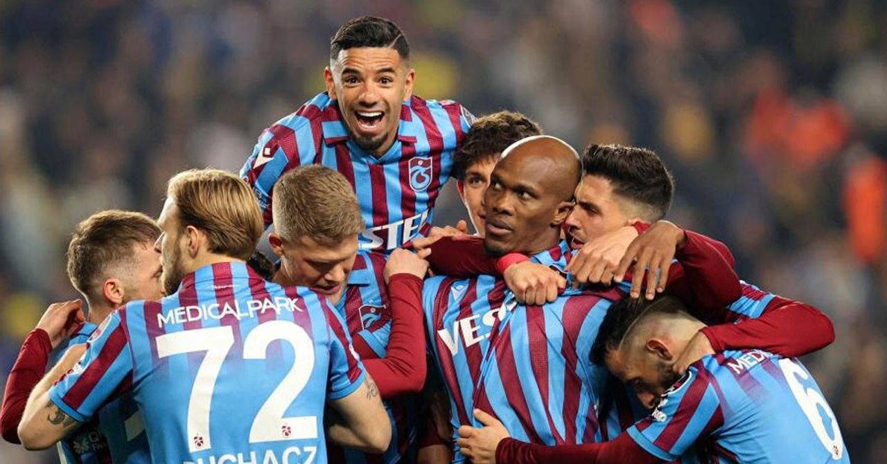 Trabzonspor en yakın rakibine attığı puan farkıyla dünyada büyük yankı uyandırdı. Trabzonspor en yakın rakibine attığı puan farkıyla dünyada büyük yankı uyandırdı.