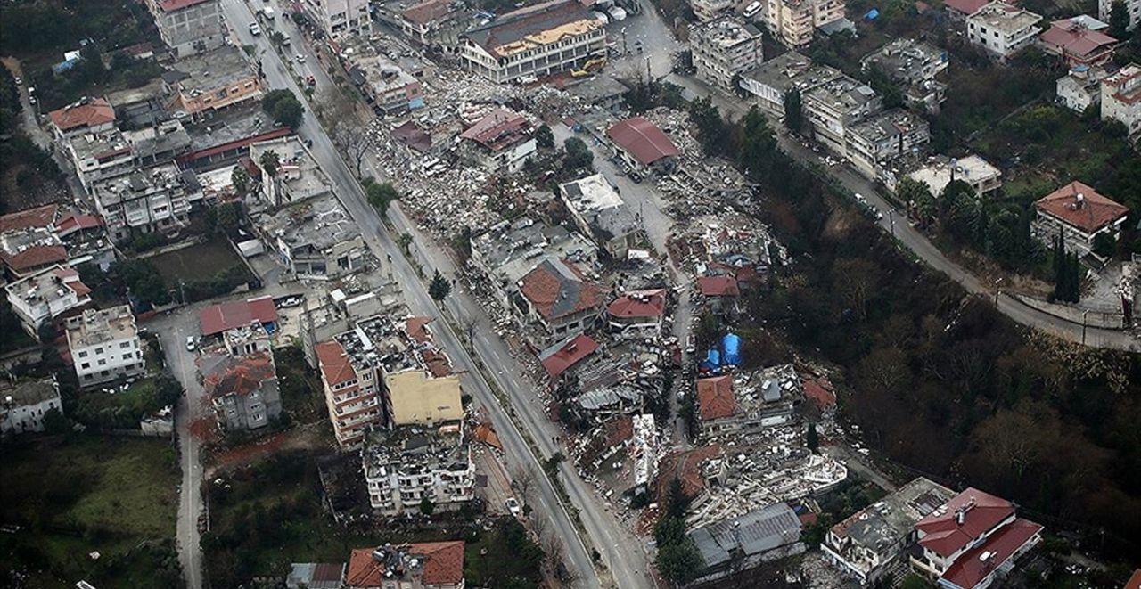 7 binin üzerinde artçı meydana geldi 7 binin üzerinde artçı meydana geldi